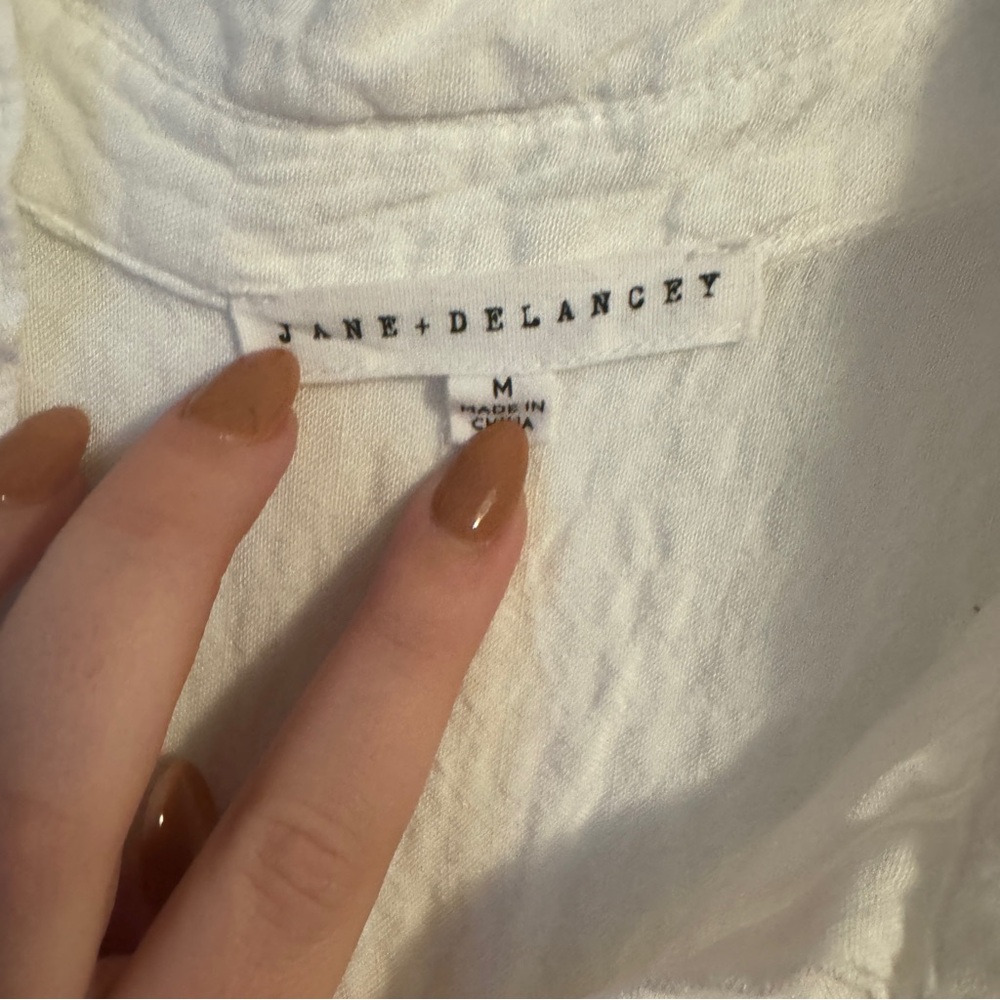 White Buttonup - Picture 7 of 8